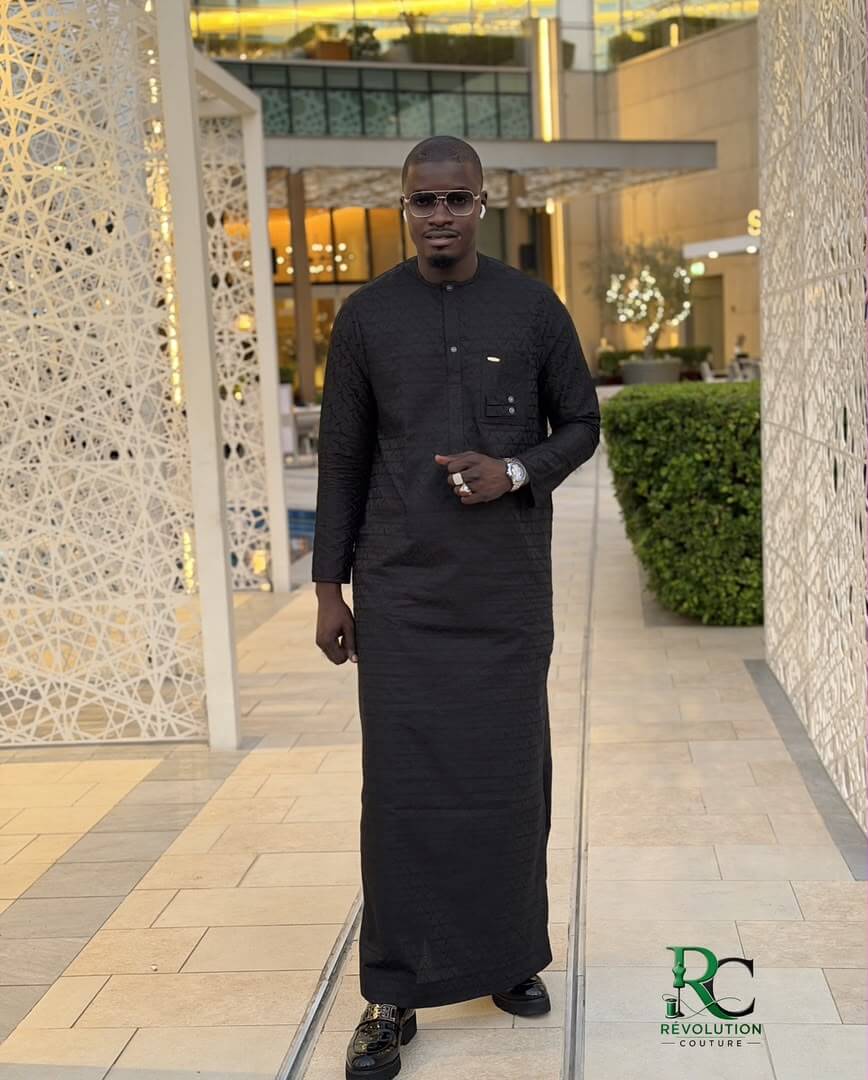 Boubou Noir Motifs Discrets